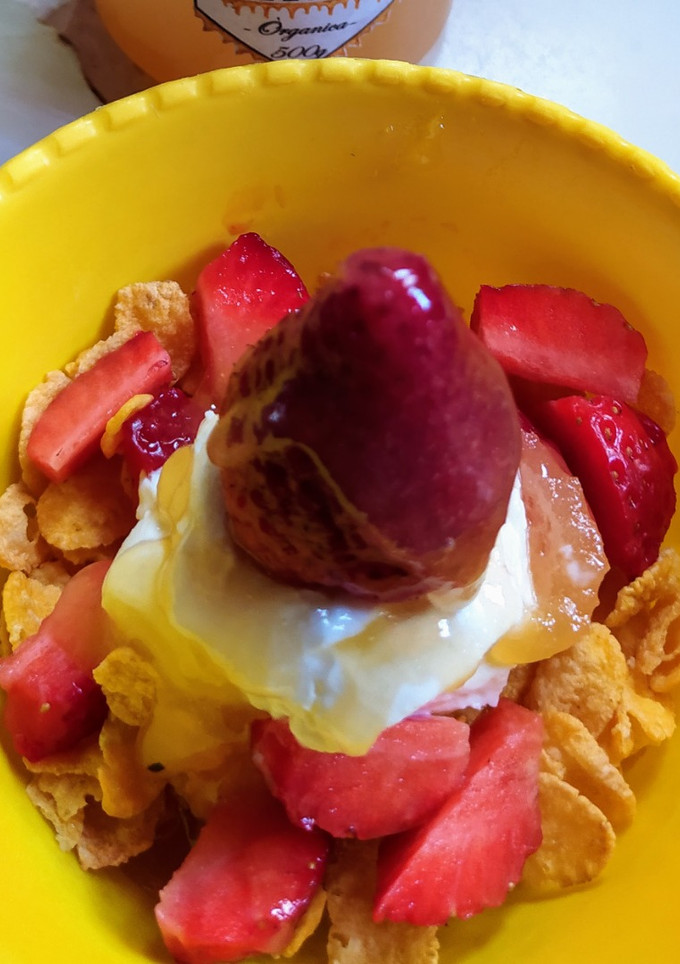 Una foto de Desayuno Saludable y Nutritivo... Además con Frutilla !!