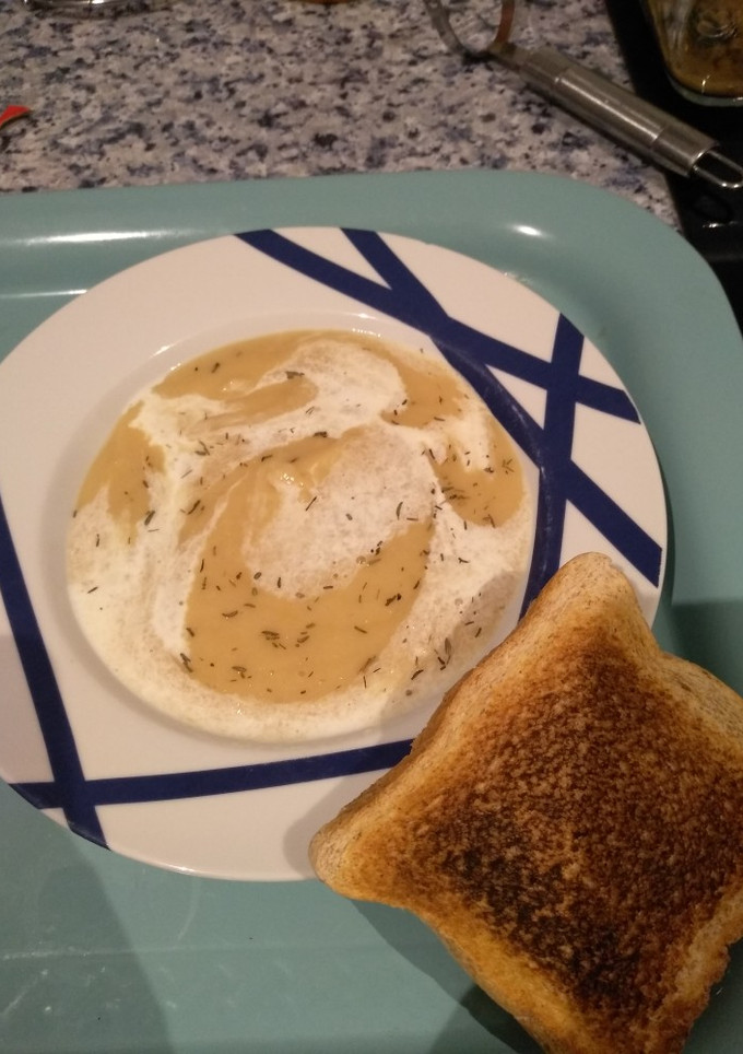 Una foto de Sopa de chirivía y cebolla caramelizada