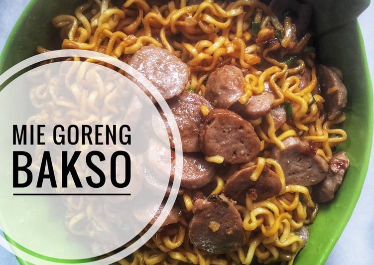 Mie goreng bakso (mie kriting)
