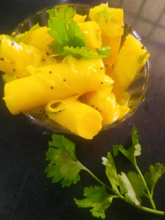 કૂકર ખાંડવી (Cooker Khandvi Recipe In Gujarati) રેસીપી મુખ્ય ફોટો