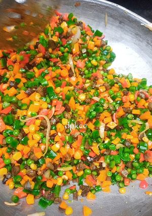 A picture of Veggies for Nigerian Fried Rice.