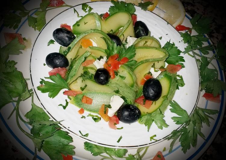 Salade de courgettes aux olives noir,fromage