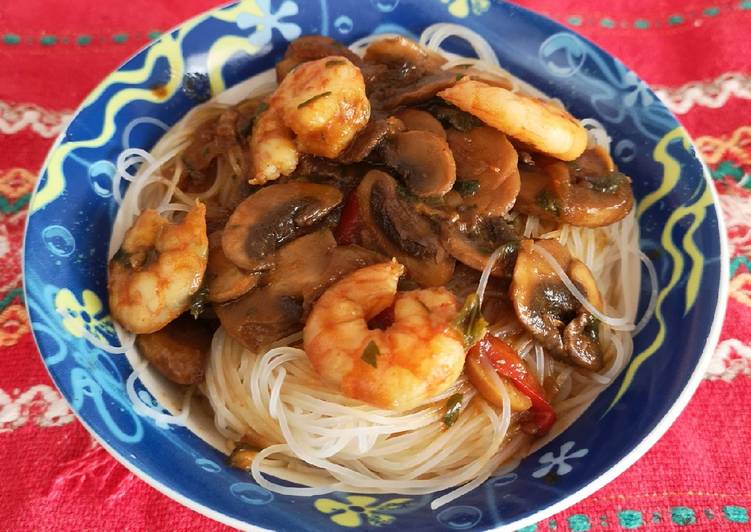 Fideos chinos con Champiñones y langostinos