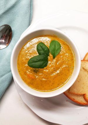A picture of Roasted broccoli and carrot soup.