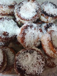 Una foto de Galletas rellenas de crema pastelera