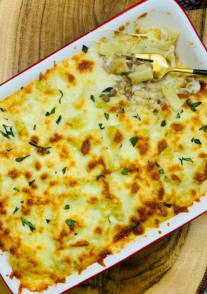 A picture of Baked Cheesy Béchamel Pasta with mincemeat.