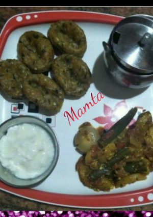 A picture of Muthiya (wheat flour)with Masala veggies.