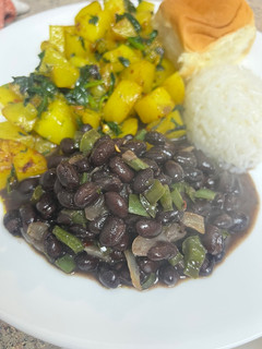 A picture of Black Beans.