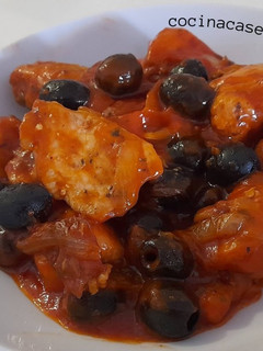 Una foto de Pollo con aceitunas