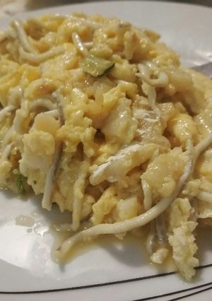 Foto principal de Revuelto de bacalao, calabacín y gulas