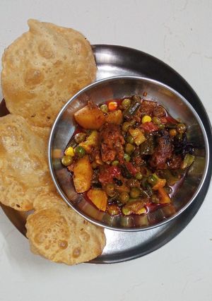 A picture of Undhiyu.