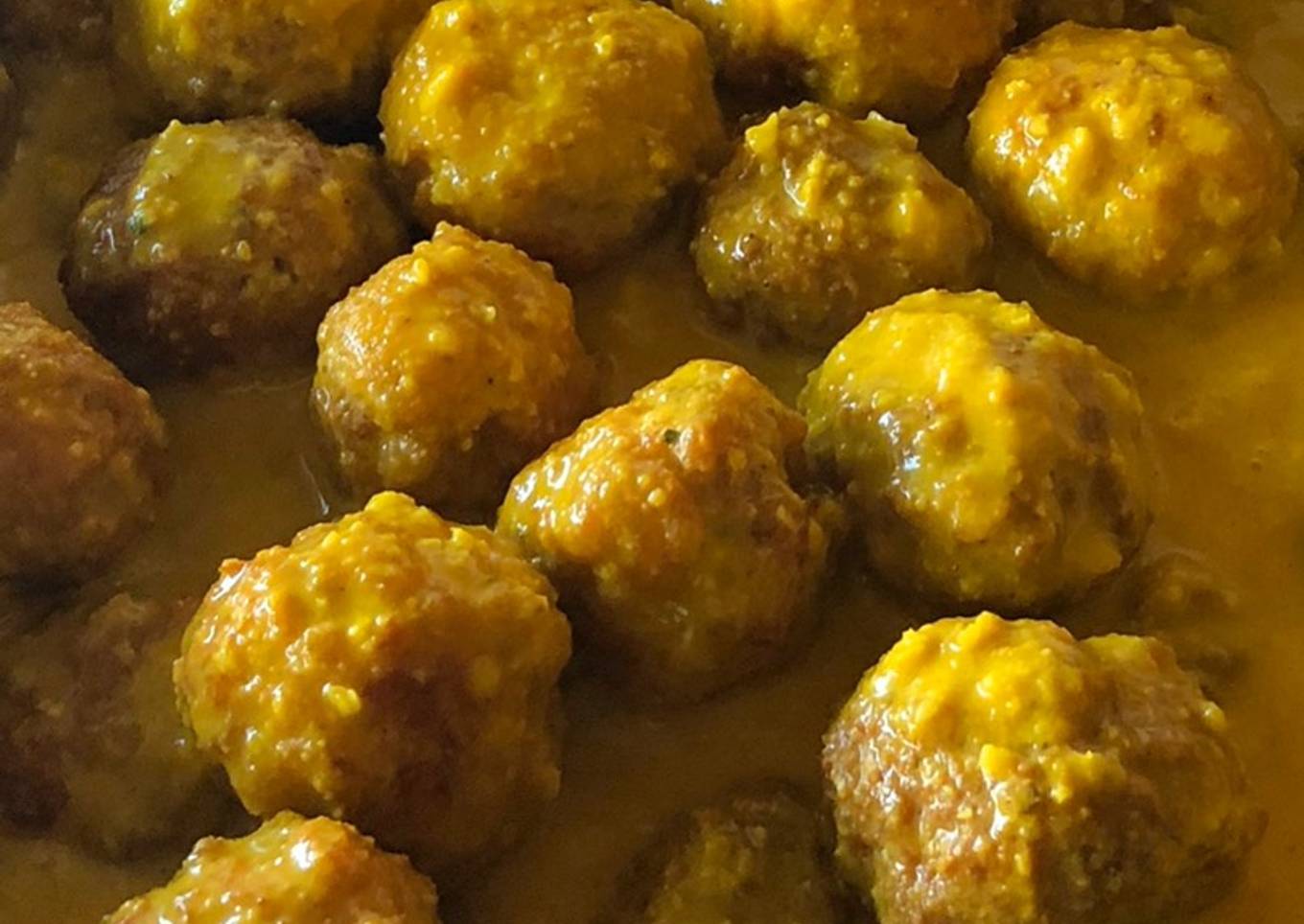 Albóndigas en salsa de almendras