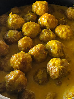 Una foto de Albóndigas en salsa de almendras