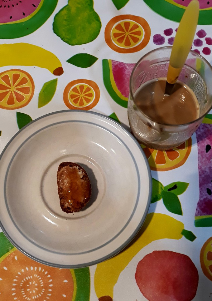 Una foto de Manteca de aloe vera con aceite de coco y hierbas
