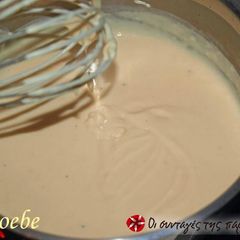 A picture of Béchamel sauce.