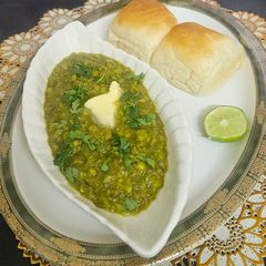 A picture of Healthy green pav bhaji.