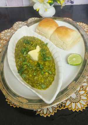 A picture of Healthy green pav bhaji.