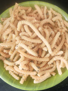 பட்டர் முள்ளு முறுக்கு (Butter Mullu Murukku recipe in tamil) செய்முறை முக்கிய புகைப்படம்