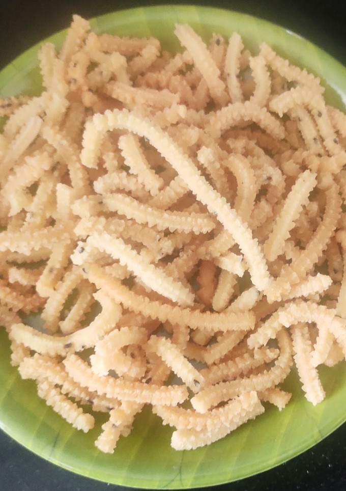 பட்டர் முள்ளு முறுக்கு (Butter Mullu Murukku recipe in tamil) செய்முறை முக்கிய புகைப்படம்
