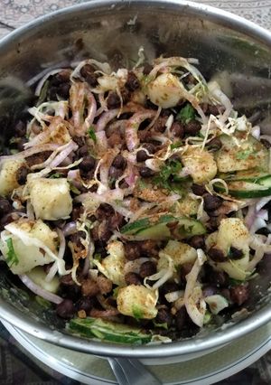 A picture of Instant Black Chickpea Salad.