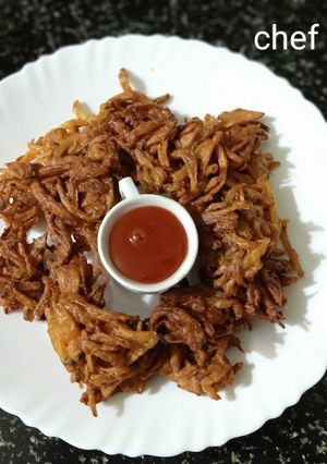 A picture of Crispy Kanda bhajiye for beginners.