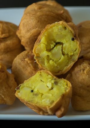 A picture of Aloo Bonda.