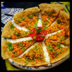 A picture of Vegetable Uttapam.