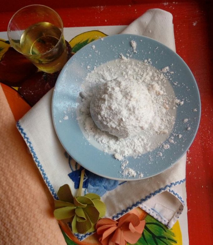 A picture of Kourabiedes with Pistachios and Citrus Aroma.