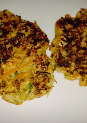 Una foto de Tortillitas de zanahoria y zapallitos - Apto bebé +6 meses BLW- vianda