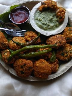 डाळ वडा (daal vada recipe in marathi) रेसिपी चे मुख्य फोटो