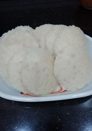 A picture of Plain Idli.