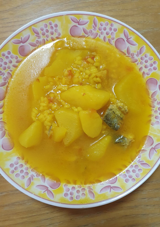 Una foto de Patatas Guisadas Con Merluza Y Arroz