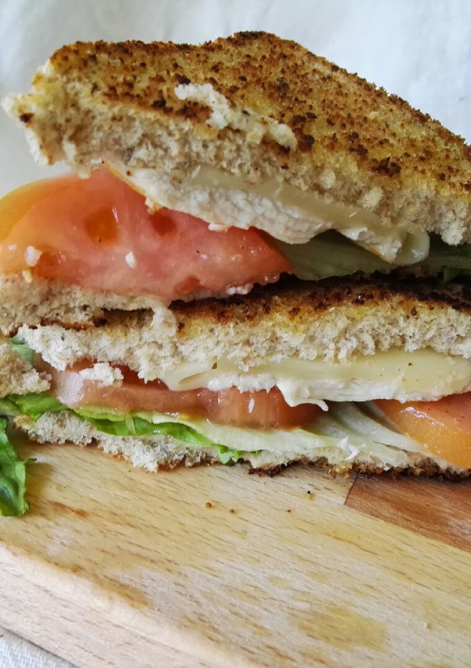Una foto de Sándwich de pechuga de pollo