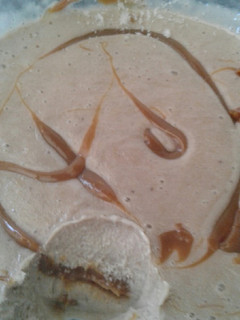 Una foto de Helado de banana y dulce de leche súper fácil