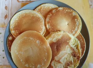 Une photo de Pancakes pour le goûter ! A manger avec bonheur 🥳