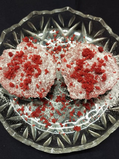 रेड वेलवेट कप केक (red velvet cup cake recipe in Hindi) रेसिपी मुख्य फोटो