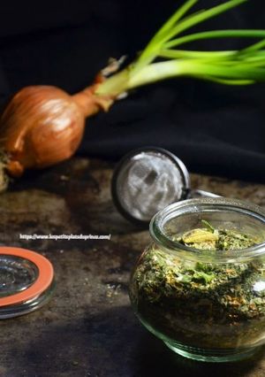 Une photo de Préparer son bouillon de légumes en poudre avec des épluchures