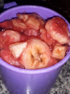 Una foto de Gelatina de ensalada de frutas 🍓🍐🍒🍎🍇🍌🍍🍊🥝🍑🍏