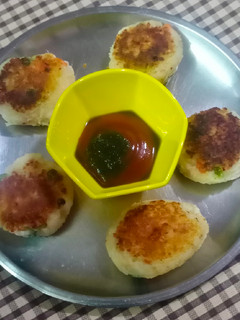 આલુ પૌવા પેટીસ (Aloo Pauva Pattice Recipe In Gujarati) રેસીપી મુખ્ય ફોટો
