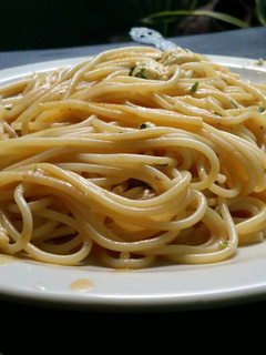 Una foto de Espaguetis en crema de queso