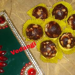 A picture of Dates& Peanut Ladoos.