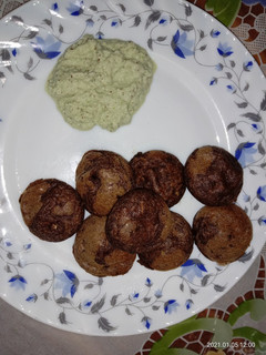 A picture of Ragi paniyaram.