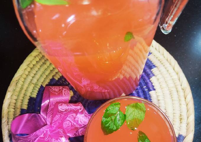 Minty Fruit Punch: Refreshing Summer Drink Recipe