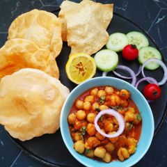 A picture of Chhole Bhature.