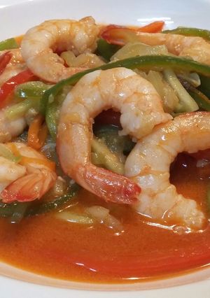 Foto principal de Tallarines de verduras con gambas en su salsa