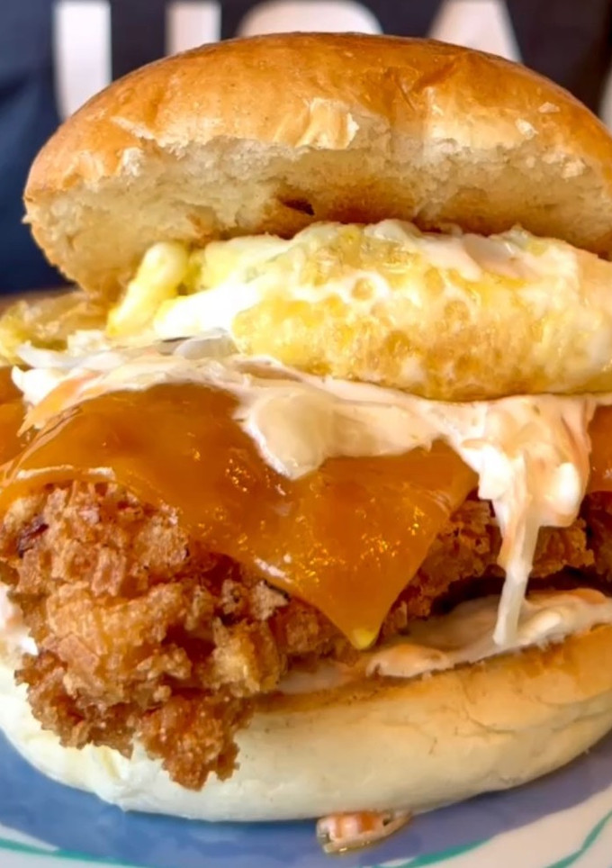 Una foto de Epic Chicken Burger