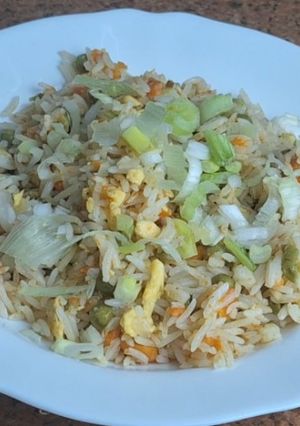 A picture of Fried Rice with Vegetables 🍚 🫛 🥕.
