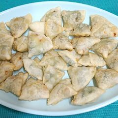 A picture of Pop In The Mouth ----- Mini Spinach & Cheese Samosas with home-made spring roll wrapper.