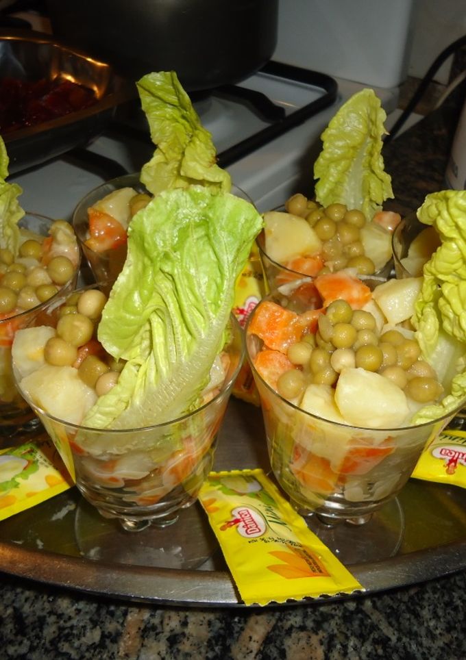 Una foto de Ensalada Rusa Navidad y Año Nuevo, presentación individual