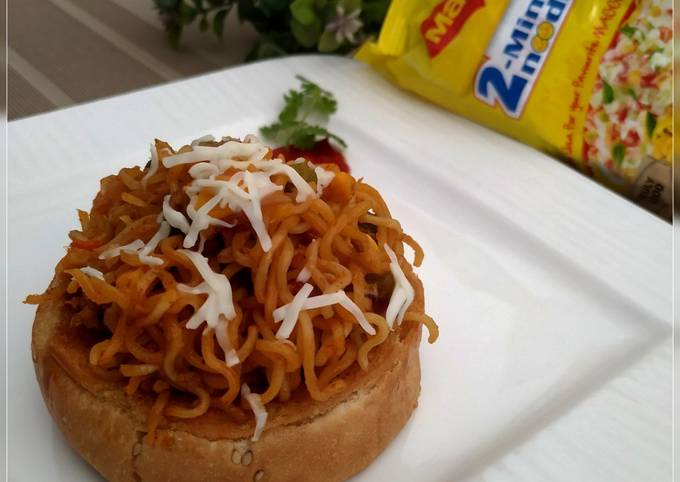 "Schezwan Maggi with Baked Bread Bowl"